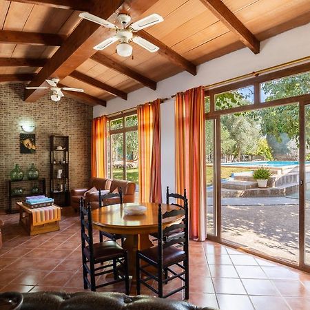 Finca Can Lluc อาลาโร ภายนอก รูปภาพ